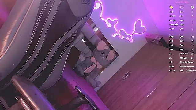 Vianca Chanel online show from December 12, 11:50 am