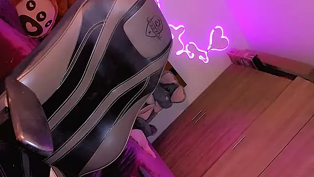 Vianca Chanel online show from December 18, 8:20 am