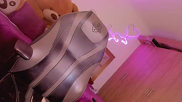 Vianca Chanel online show from December 24, 4:44 am