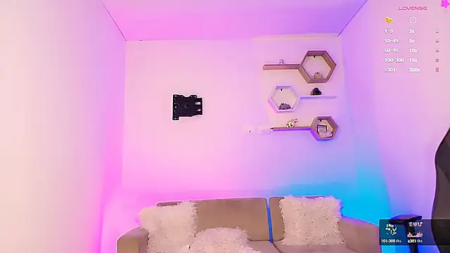 Vianca Chanel online show from March 2, 1:47 am