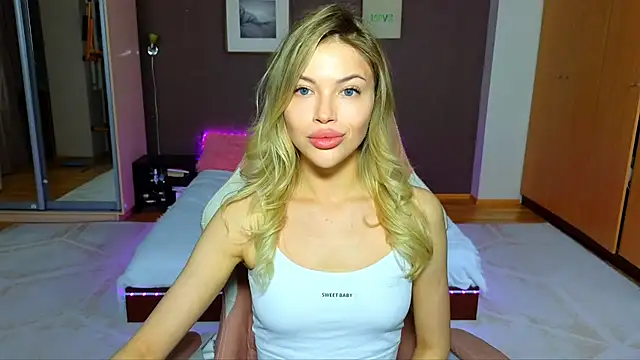 Snapshot of EmmyMills chatting on February 13, 9:27 pm EmmyMills online show from February 13, 9:27 pm
