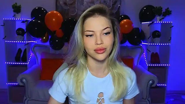 EmmyMills online show from October 28, 9:17 pm