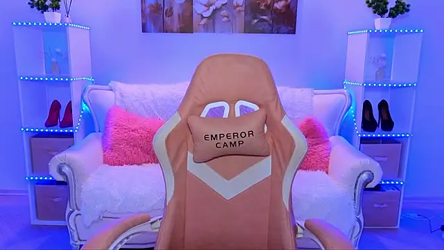 EmmyMills online show from January 13, 5:51 pm