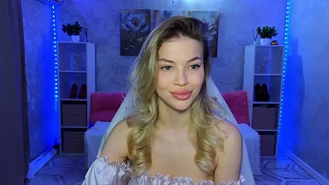 EmmyMills online show from February 11, 9:09 pm