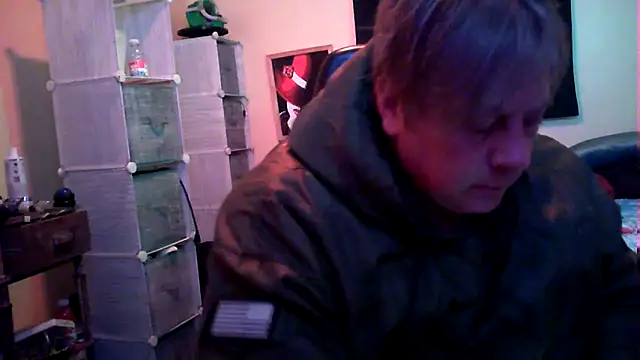 Snapshot of Mic_Oxinner chatting on March 6, 12:23 pm Mic Oxinner online show from March 6, 12:23 pm