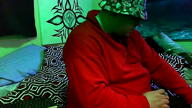 Snapshot of Mic_Oxinner chatting on March 14, 9:59 am Mic Oxinner online show from March 14, 9:59 am