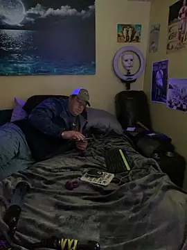 Snapshot of Mic_Oxinner chatting on April 14, 10:27 pm Mic Oxinner online show from April 14, 10:27 pm