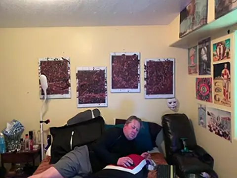 Snapshot of Mic_Oxinner chatting on April 21, 9:28 pm Mic Oxinner online show from April 21, 9:28 pm