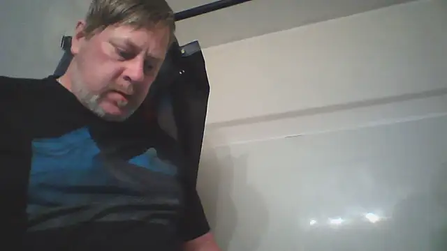 Snapshot of Mic_Oxinner chatting on June 27, 12:55 pm Mic Oxinner online show from June 27, 12:55 pm