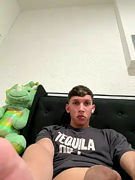 Snapshot of Jose_rz chatting on December 14, 2:17 am Jose rz online show from December 14, 2:17 am