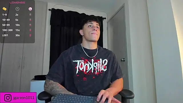 Snapshot of _joansoto chatting on December 18, 2:28 pm  joansoto online show from December 18, 2:28 pm