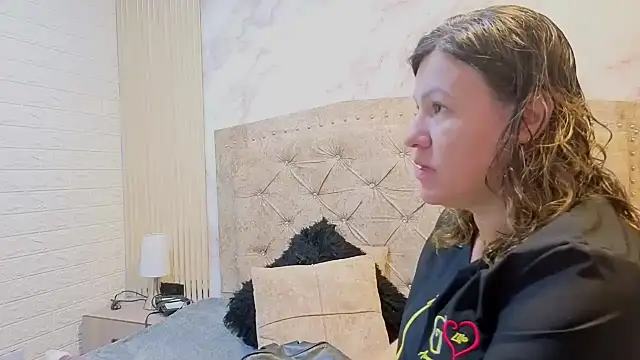 charlotte  G online show from November 7, 11:21 am