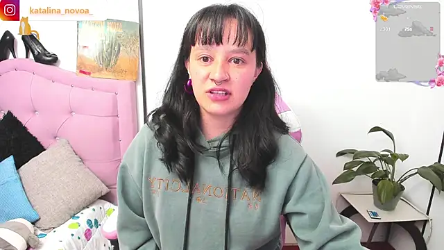 Katalina novoa online show from May 26, 2:07 am