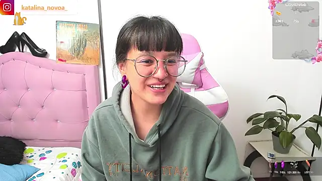 Katalina novoa online show from May 28, 1:47 am