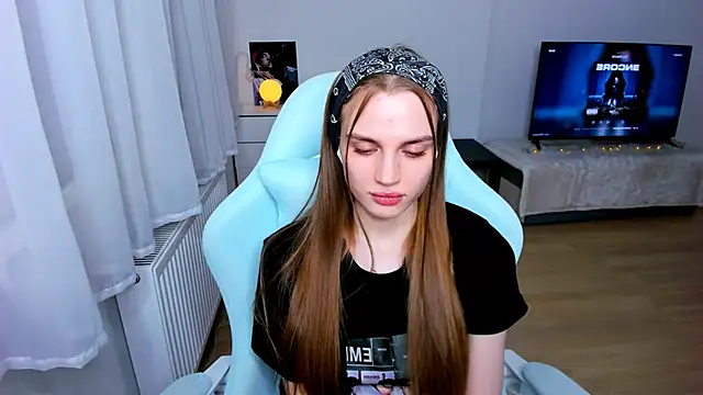 StellaLawless online show from February 8, 11:45 pm