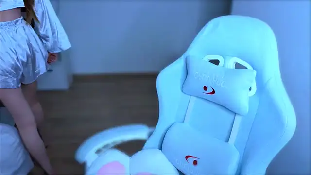 StellaLawless online show from April 3, 6:50 pm