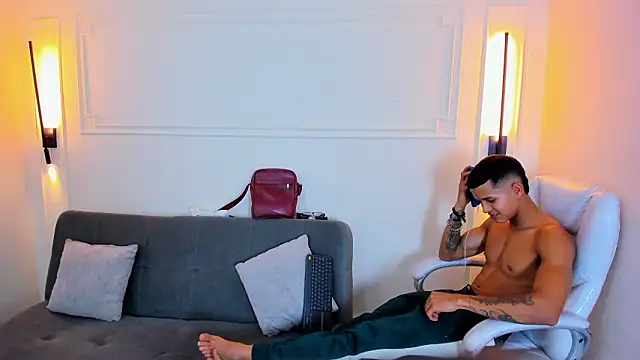 Paradise boy s online show from January 15, 7:50 pm