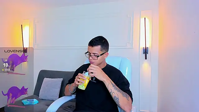 Paradise boy s online show from February 14, 12:46 pm