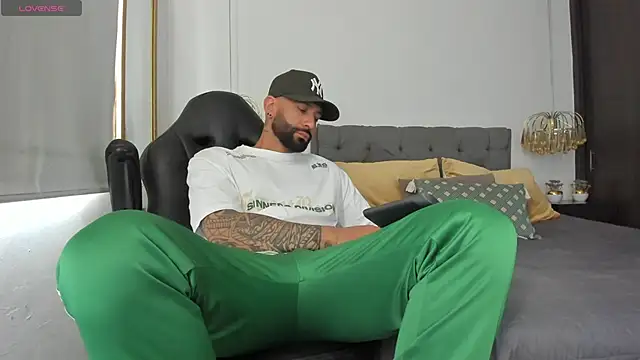 Snapshot of Yorby_Maxx1 chatting on January 16, 8:25 pm Yorby Maxx1 online show from January 16, 8:25 pm