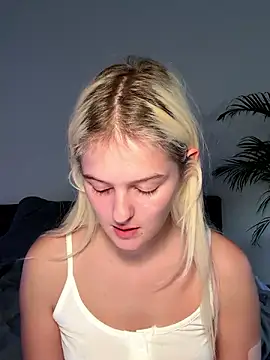 Snapshot of Allylove03 chatting on December 8, 4:50 pm Allylove03 online show from December 8, 4:50 pm