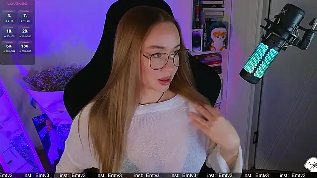 Emili1- online show from December 3, 1:53 pm