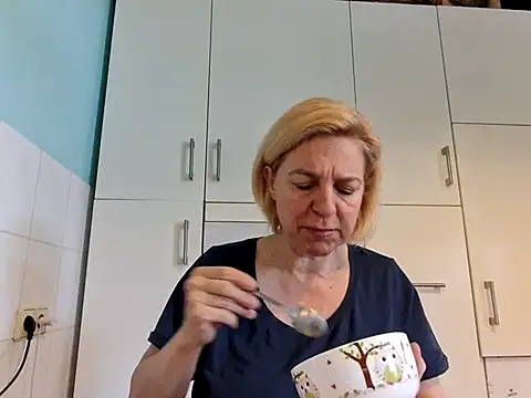 Snapshot of FrauleinSchmitt chatting on February 21, 8:40 am FrauleinSchmitt online show from February 21, 8:40 am