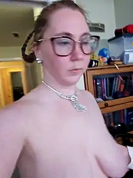 Snapshot of littlelustlamb chatting on December 6, 7:01 pm littlelustlamb online show from December 6, 7:01 pm