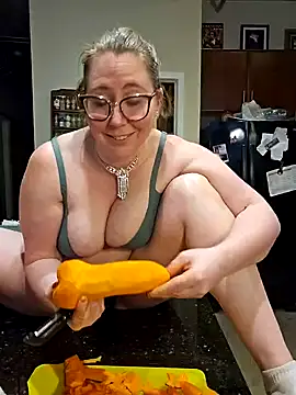 Snapshot of littlelustlamb chatting on December 6, 10:08 pm littlelustlamb online show from December 6, 10:08 pm