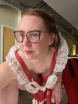 Snapshot of littlelustlamb chatting on February 21, 4:59 pm littlelustlamb online show from February 21, 4:59 pm