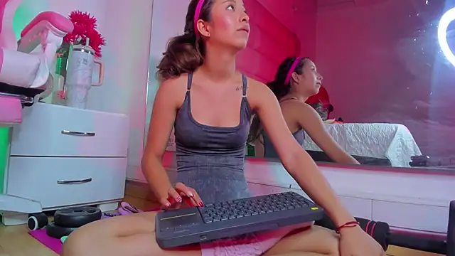 little-Emma online show from February 3, 9:30 am