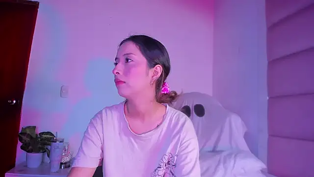 little-Emma online show from October 11, 3:06 am