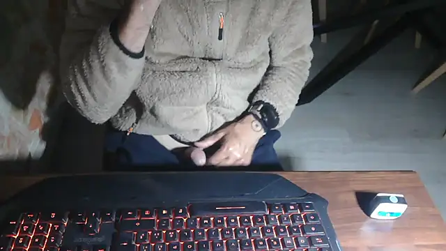 Snapshot of Adri_gard chatting on May 1, 8:57 pm Adri gard online show from May 1, 8:57 pm