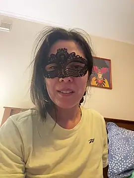 Snapshot of Reinacatchile chatting on February 19, 1:40 am Reinacatchile online show from February 19, 1:40 am