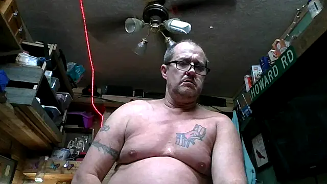 Snapshot of FKHoward chatting on April 6, 12:30 am FKHoward online show from April 6, 12:30 am