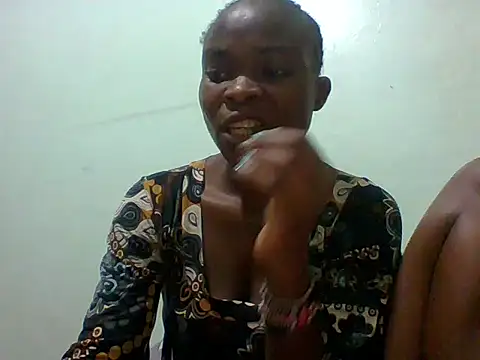 sexxyqueenn22 online show from December 17, 5:19 pm