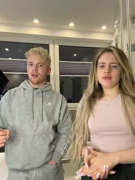 Snapshot of NickyGold_Official chatting on February 25, 9:02 pm NickyGold Official online show from February 25, 9:02 pm