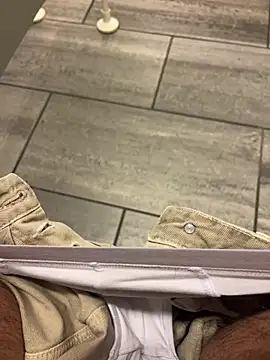 Snapshot of michifolli92 chatting on March 3, 3:20 pm michifolli92 online show from March 3, 3:20 pm