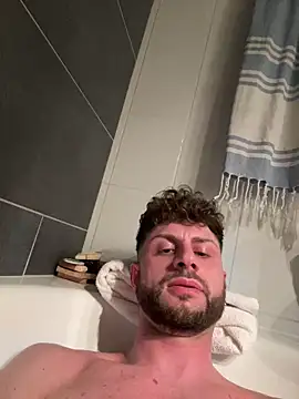 Snapshot of michifolli92 chatting on March 10, 2:05 pm michifolli92 online show from March 10, 2:05 pm