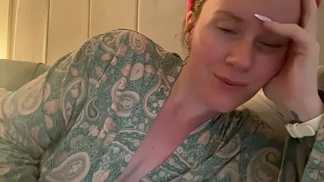 redheadrosie69 online show from May 26, 6:48 pm