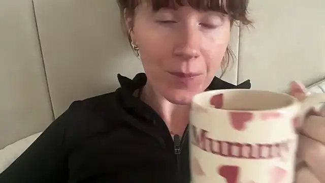 redheadrosie69 online show from May 28, 7:27 am