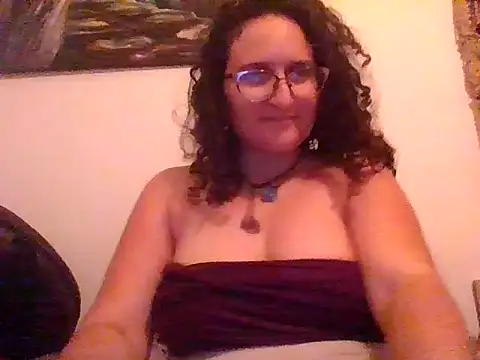 Snapshot of juicyrubies chatting on January 1, 12:11 pm juicyrubies online show from January 1, 12:11 pm