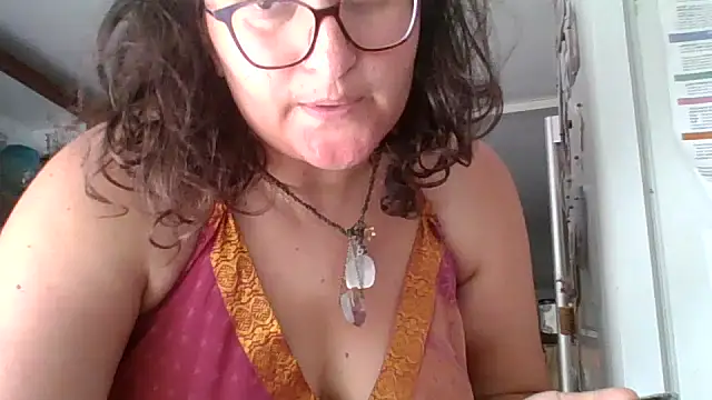 Snapshot of juicyrubies chatting on October 5, 10:02 am juicyrubies online show from October 5, 10:02 am