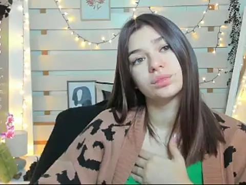 Josephine Kiss online show from December 19, 1:29 pm