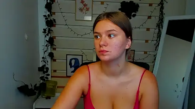 Josephine Kiss online show from August 3, 1:49 pm