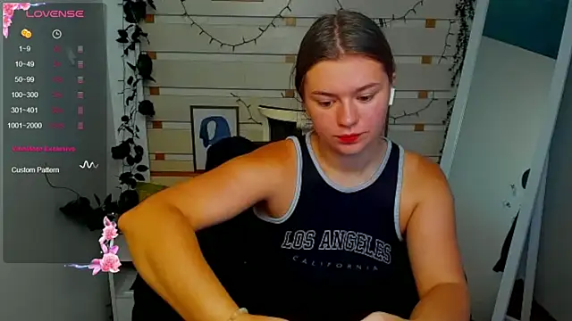 Josephine Kiss online show from August 5, 2:20 pm