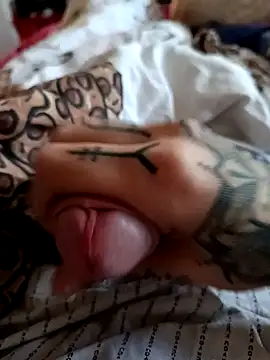 Snapshot of YoungDick25 chatting on April 28, 6:18 am YoungDick25 online show from April 28, 6:18 am