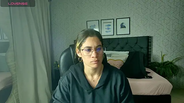 sussy  stone online show from January 7, 12:20 pm