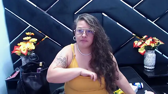 Snapshot of SaraThomso chatting on February 11, 3:08 am SaraThomso online show from February 11, 3:08 am