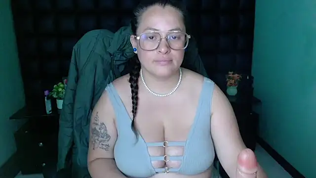 Snapshot of SaraThomso chatting on February 21, 9:13 am SaraThomso online show from February 21, 9:13 am