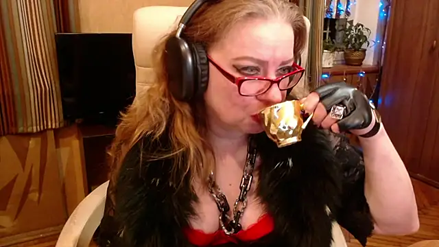 Miss Tress online show from February 7, 9:51 pm